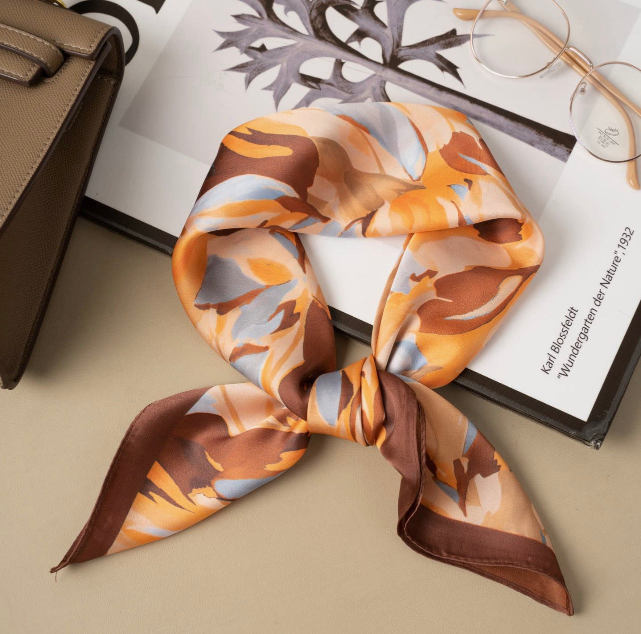 Foulard effet soie marron