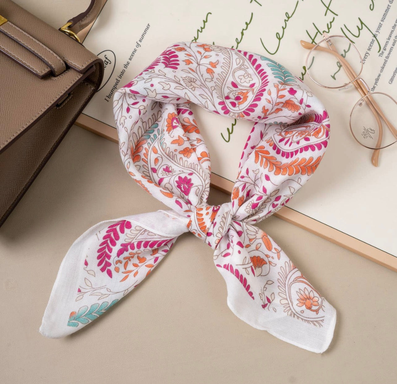 Foulard effet de soie motif paislet