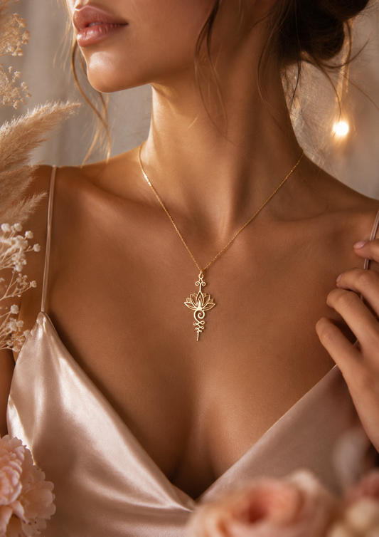 ✨ Collier Fleur de Lotus Doré